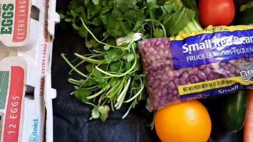 現在發放的食品,好像以蔬菜水果為主了,2021美國加州